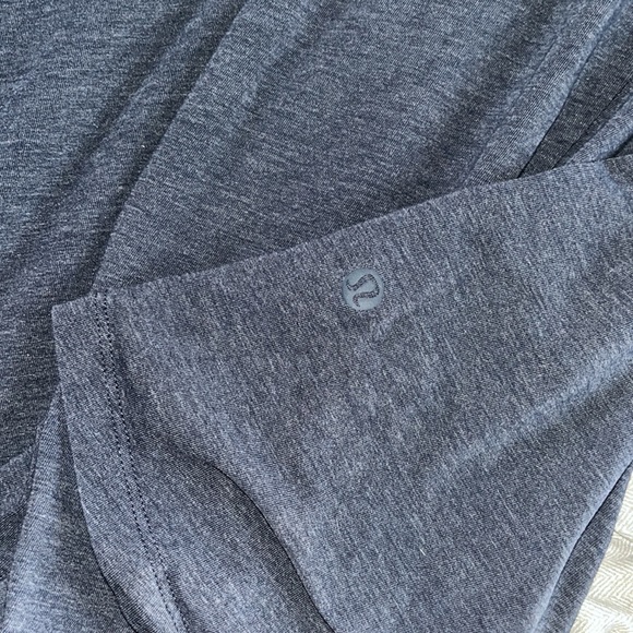 Lululemon Navy blue long sleeve shirt M/L - Picture 2 of 3